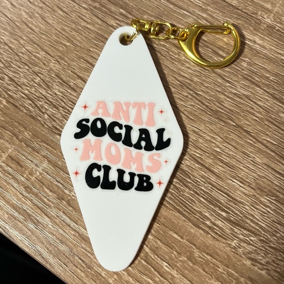 Anti social Moms Club NEW white keychain - Picture 1 of 3